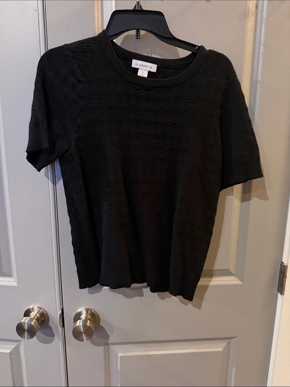 Liz Claiborne Black Short Sleeve Textured Tee